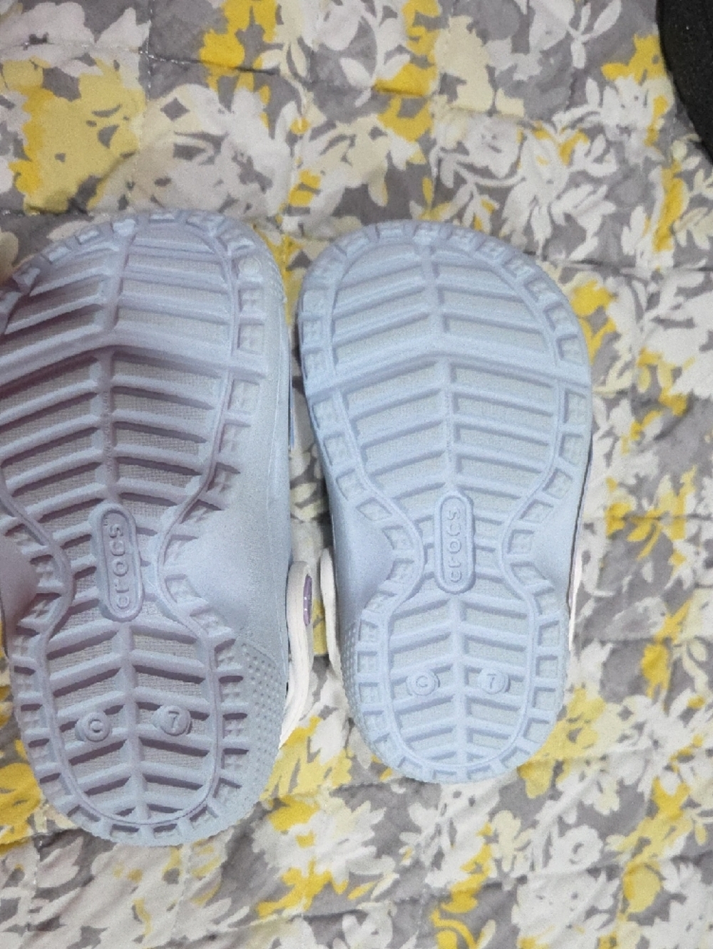 CROCS Kids Frozen Elsa Light Purple and White Slip-On Clogs - Picture 2 of 3